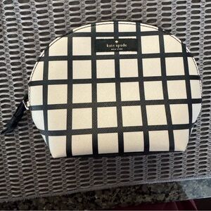 Kate Spade Classic Chic Cream & Black Checkered Zip Coin Makeup Purse Bag Wallet